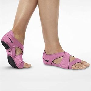 𝗡𝗜𝗞𝗘 Studio Wraps | Red Violet/Black